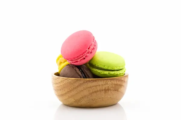 甜和色彩缤纷的法国杏仁饼或玛卡龙. — 图库照片