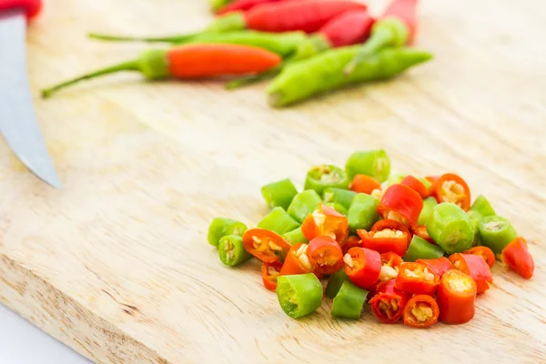 Posiekane chili czerwony i zielony chil. — Zdjęcie stockowe
