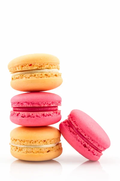 Macarrones franceses dulces y coloridos o macarones . — Foto de Stock