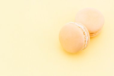 güzel ve renkli Fransızca macaroons veya macaron.