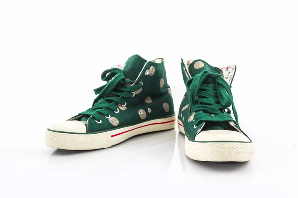 Groene polka dot canvas schoen. — Stockfoto