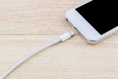 smartphone için USB kablosu.