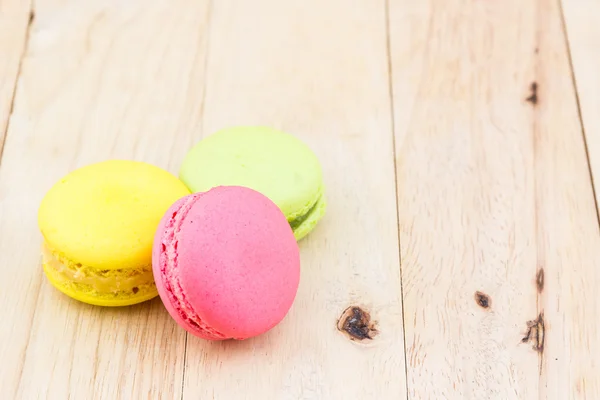 Macarons ou macarons français sucrés et colorés . — Photo