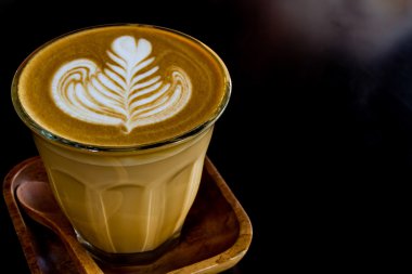cappuccino veya sütlü kahve.