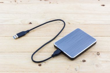 Yedekleme için harici sabit disk.