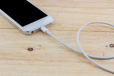 smartphone için USB kablosu.