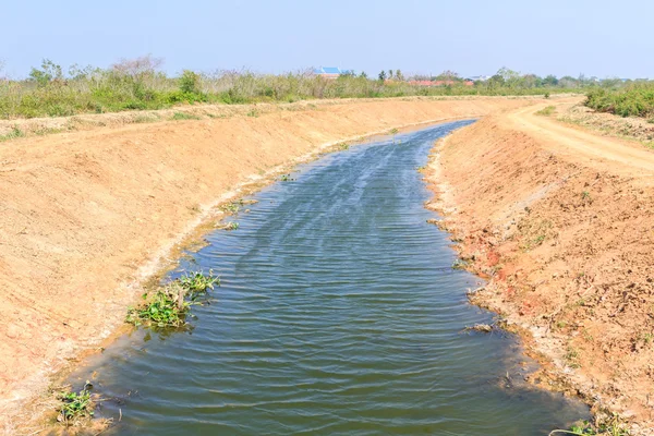 Irrigation canal for agriculture in summer. — Stock Photo, Image