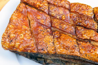 Kızarmış domuz kaburga