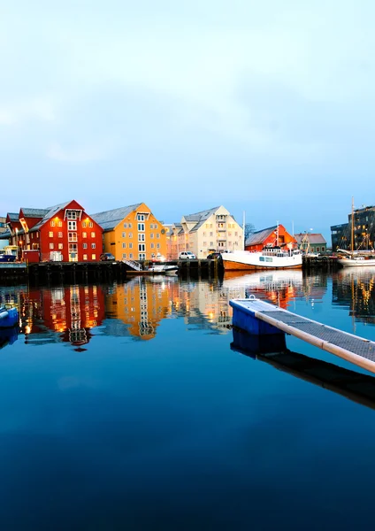 tromso cityscape havadan görünümü alacakaranlıkta Norveç