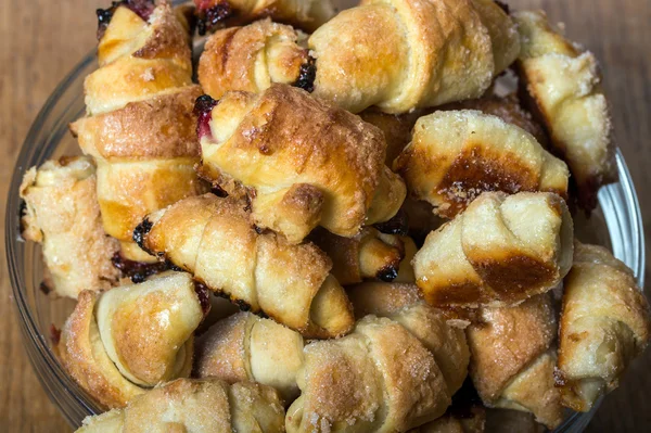 Croissants with strawberry jam — Stock Photo, Image