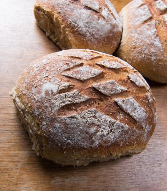 Bir somun taze ekmek.