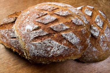 Bir somun taze ekmek.