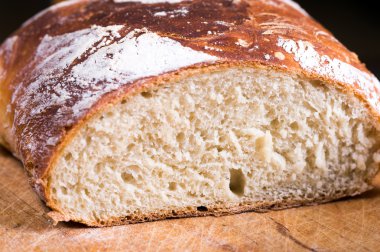 Bir somun taze ekmek.