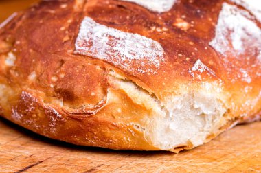 Bir somun taze ekmek.