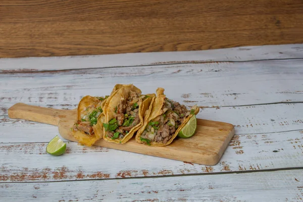 Tacos Birria Mexicana Con Salsa Cilantro Tablas Viejas Comida Mexicana — Foto de Stock