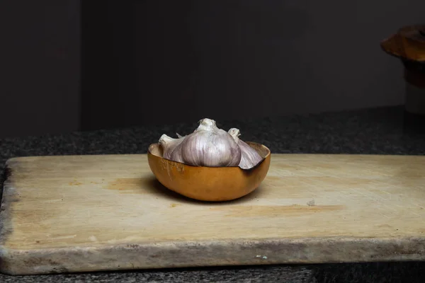 Organic Garlic Head Artisan Bowl Marble Table — Stock Photo, Image