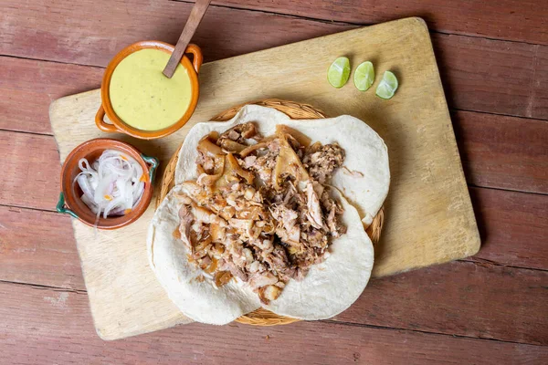Vista Superior Comida Mexicana Tacos Carnitas Con Salsa Cebolla Picante — Foto de Stock