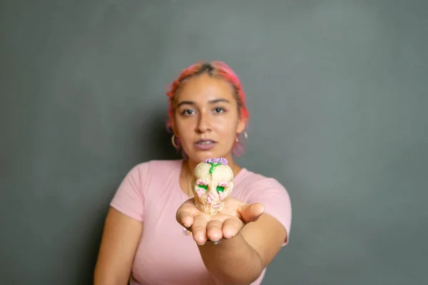 Jonge Mexicaanse Vrouw Tonen Catrina Van Dag Van Doden Schedel — Stockfoto