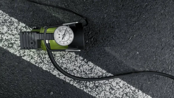 Een Elektrische Groene Pomp Voor Het Pompen Van Wielen Staat — Stockfoto