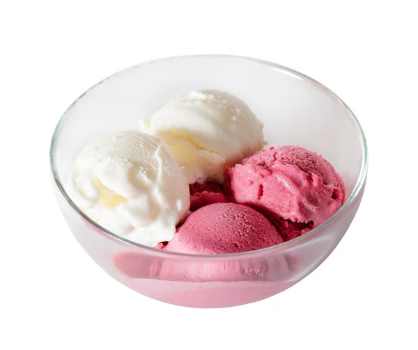 Cuillères de crème glacée vanille et groseille dans un bol sur fond blanc. Concentration sélective — Photo