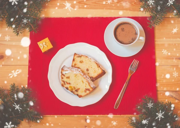 Pastel Navidad Con Frutas Confitadas Pasas Taza Chocolate Caliente Casero —  Fotos de Stock