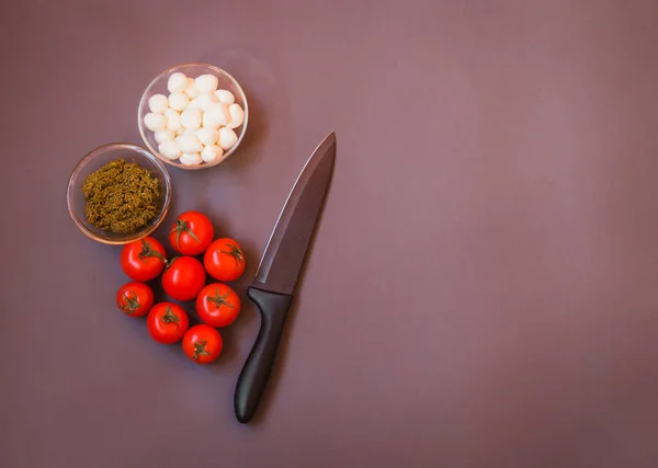 Tomatoes Pesto Sauce Mozzarella Cheese Making Caprese Salad Gray Background — Stock Photo, Image