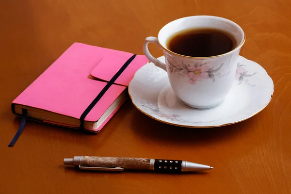 Tea, notepad and pen — Stock Photo, Image