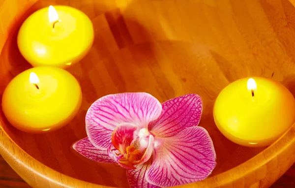 Floating candles and orchide flower — Stock Photo, Image