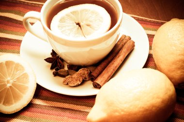 Siyah çay limon ve baharatlar ile. Vintage tarzı