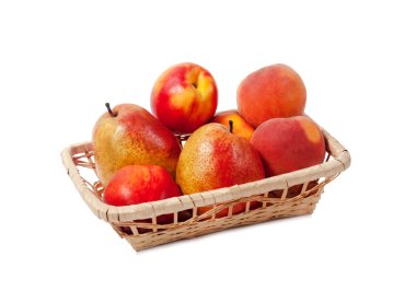 Sepette beyaz zemin üzerine izole meyve