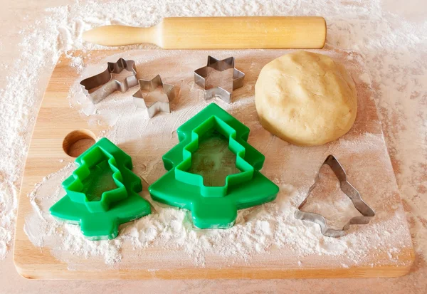 A cookie-kat, a sodrófa és a tészta formák — Stock Fotó