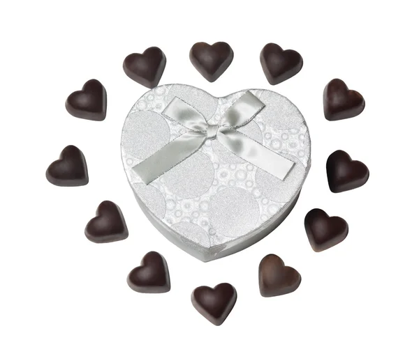Hart vorm chocolade en doos van de gift van het hart-vorm geïsoleerd op wit — Stockfoto