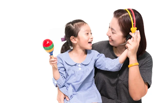 Mother and daughter sing a song — Stock Photo, Image