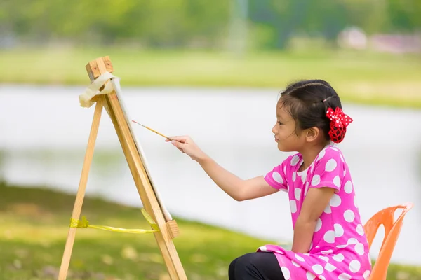 Klein Aziatisch meisje schilderij — Stockfoto