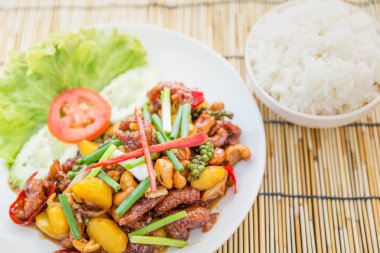 Tayland Mutfağı Stir-fried tavuk ile kaju fıstığı