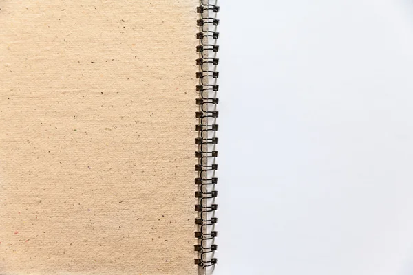 Cuaderno de notas en blanco y marrón con anillo de espina dorsal — Foto de Stock