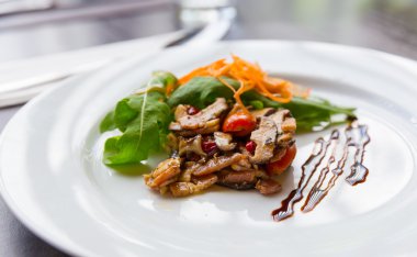 Apitizer mantar salata pork ile karışık