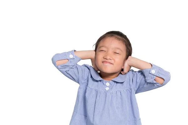 Pouco asiático menina irritado e colocar a mão fechando seus ouvidos isolar ba — Fotografia de Stock