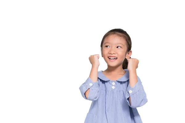 Pouco menina asiática posando anjoy e feliz com fundo isolado — Fotografia de Stock