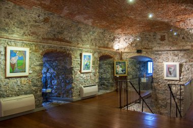 Menton, France The Bastion Museum, Jean Cocteau 'nun liman duvarında yer alan bir sanat müzesidir. Sanatçı kaleyi restore etti, duvarları, duvarları ve duvarları dekore etti..