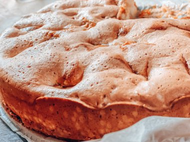 Elmalı sünger keki yakın çekim, üst manzara. Yiyecek dokuları.