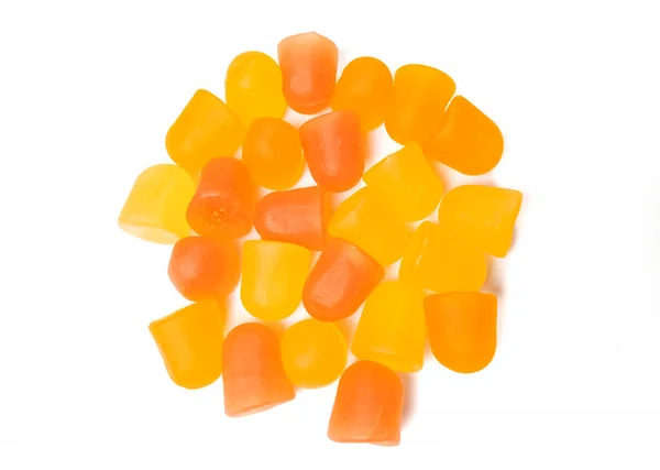 Turuncu ve sarı multivitamin sakızlarının yakın çekim dokusu. Sağlıklı yaşam tarzı kavramı.