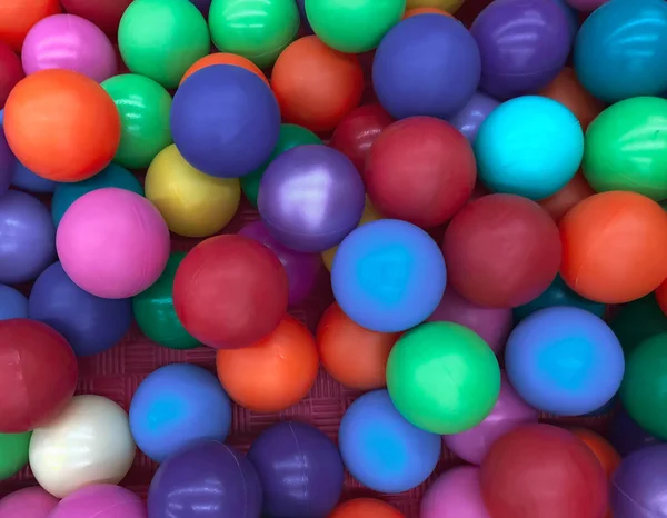 Heldere Multi Gekleurde Ballen Voor Het Zwembad Voor Kinderen Speelgoed — Stockfoto