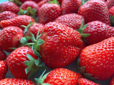 Çok sayıda çileğin yassı bezi. Doğal arkaplan.