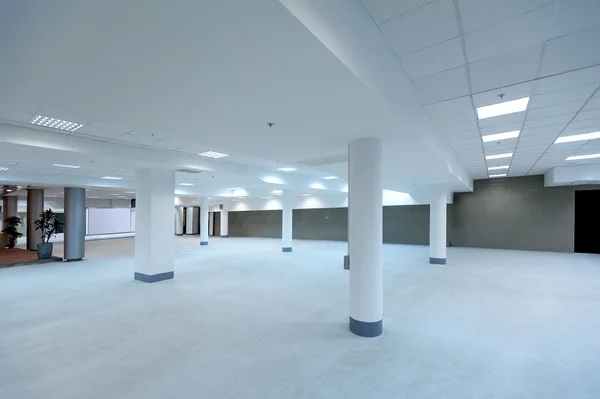 Boş geniş salonu ofis binası