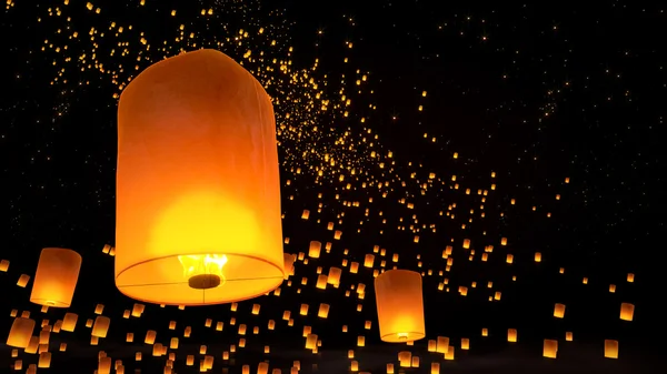 Lindas lanternas voando no céu noturno — Fotografia de Stock