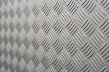 Seçici bir Odaklanma. Endüstriyel metal kontrol plakası. Metal denetleyici plaka dokusu arka planı. Antipatinaj için metal dama levhası. Kabartmalı metal levha.