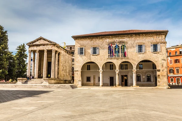 Augustus Tempio antico e municipio-Pula, Croazia — Foto Stock