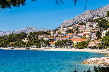 Brela Köyü, plaj ve Biokovo - Makarska, Hırvatistan