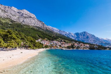 Brela Köyü, plaj ve Biokovo - Makarska, Hırvatistan